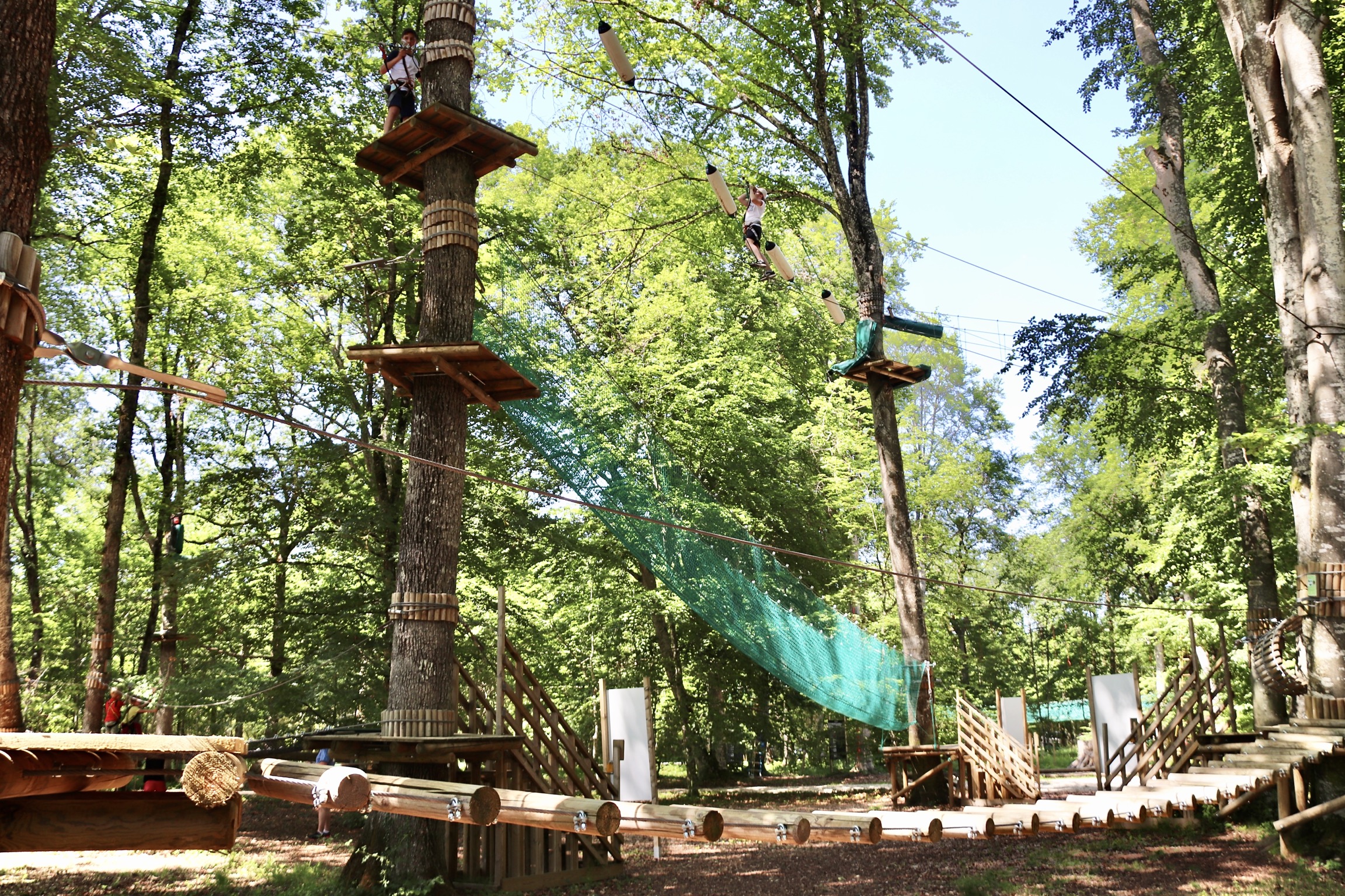 accrobranche-dijon-en-foret-avec-des-parcours-pour-enfants-et-famille-parc-de-loisirs-entre-dijon-et-beaune