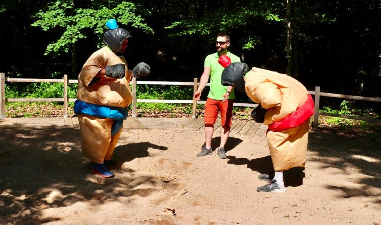 combat-sumo-jeu-deguisement-sumo-activites-de-groupe-parc-de-loisirs-entre-dijon-et-beaune