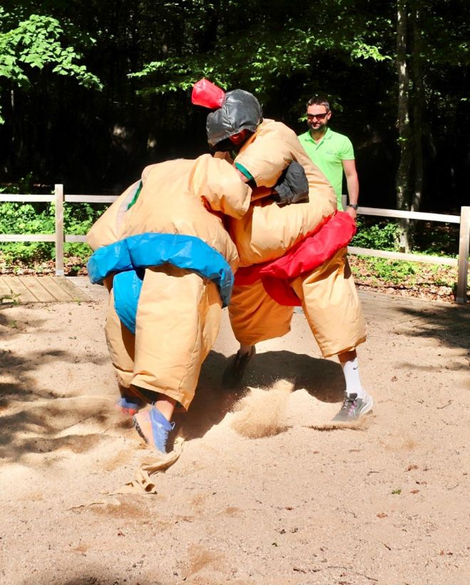 combat-sumo-jeu-deguisement-sumo-activites-de-groupe-parc-de-loisirs-entre-dijon-et-beaune