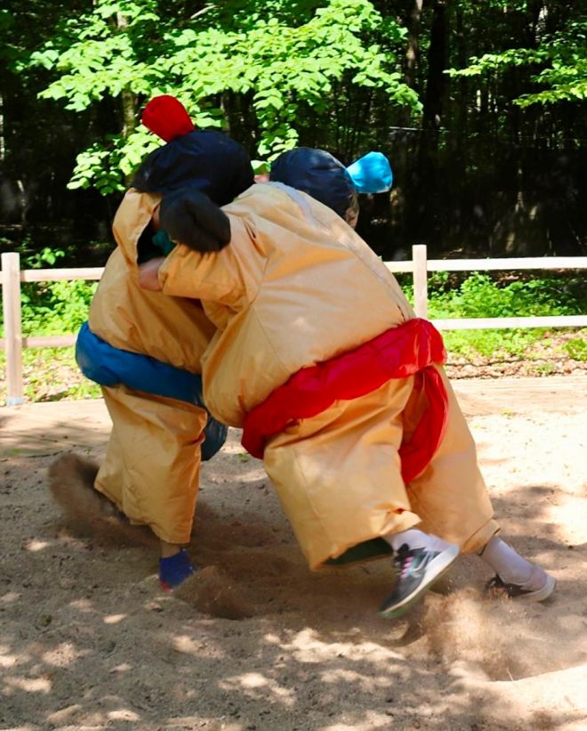 combat-sumo-jeu-deguisement-sumo-activites-de-groupe-parc-de-loisirs-entre-dijon-et-beaune