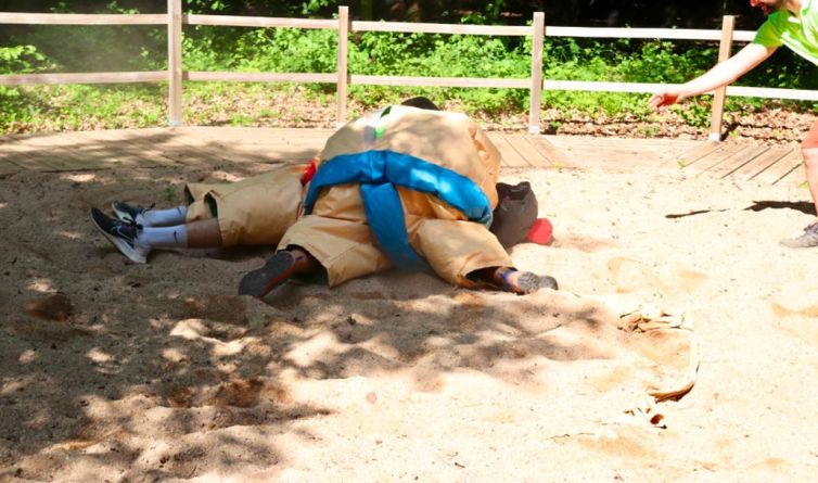 combat-sumo-jeu-deguisement-sumo-activites-de-groupe-parc-de-loisirs-entre-dijon-et-beaune