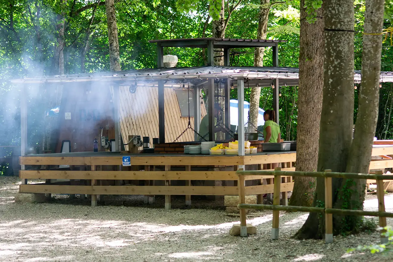 parc-evasion-parc-de-loisir-a-curley-bourgogne-photo-restauration-photo-3